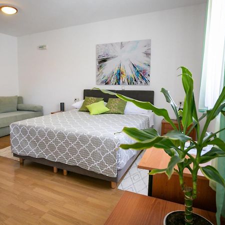 Villa Confort Exclusive โรวีน ภายนอก รูปภาพ